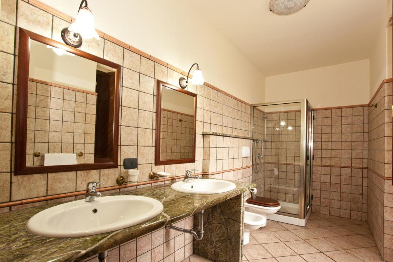Le Grotte Bed & Breakfast Riposto Bagian luar foto