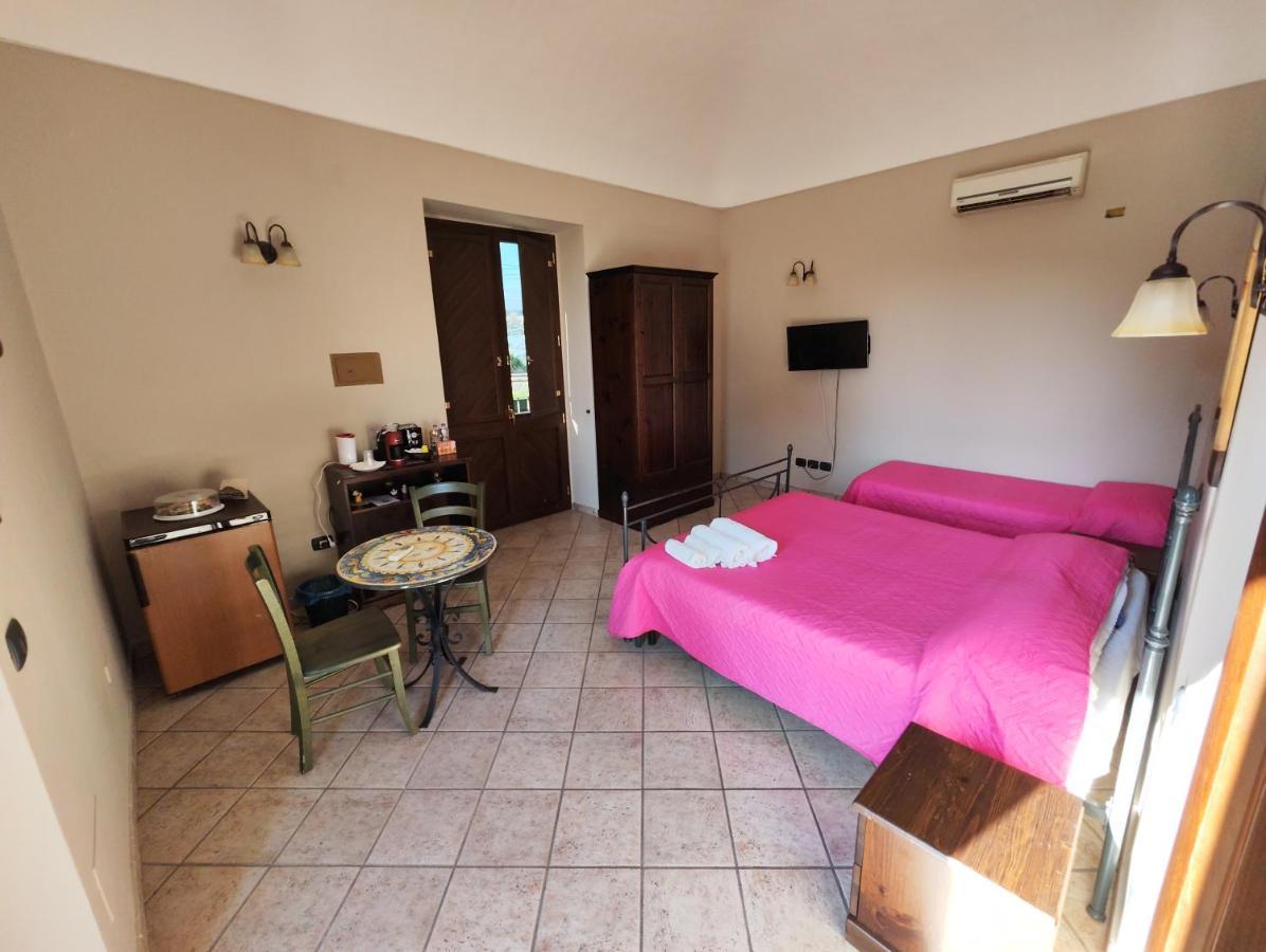 Le Grotte Bed & Breakfast Riposto Bagian luar foto
